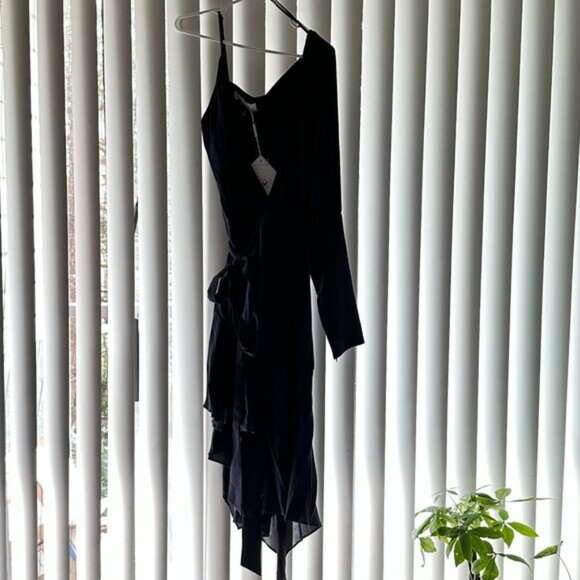 ELLIATT NWT Asymmetrical Ruffle Hem Wrap Dress in Navy Size L Romantic Feminine - Picture 2 of 13